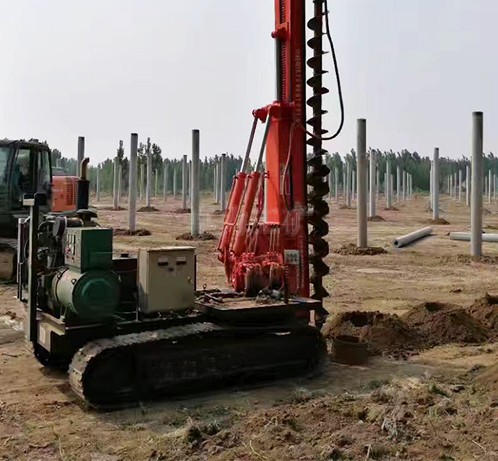 履帶太陽(yáng)能光伏打樁機(jī)